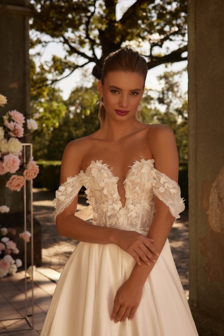 https://www.sposa-lia.com/images/stories/virtuemart/product/2) Frida.jpg